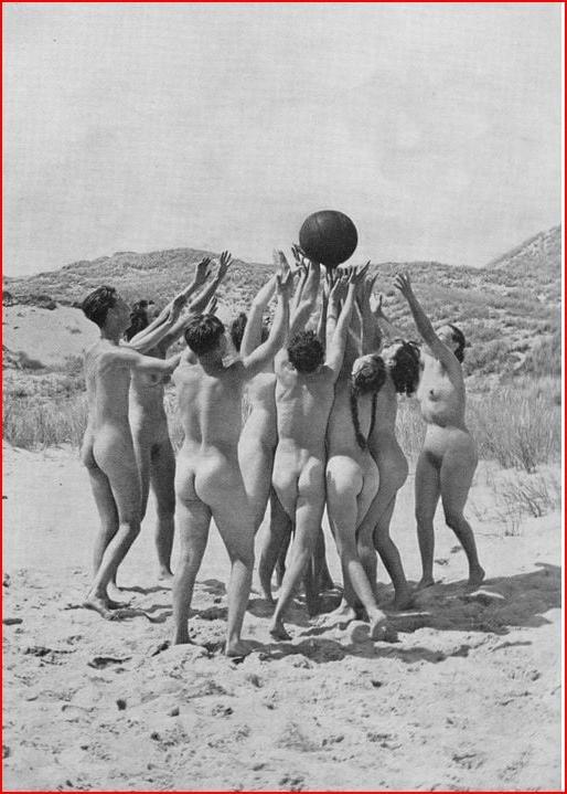 25P Naked people of vintage photos Vol. 20