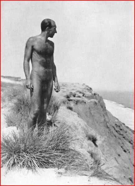 25P Naked people of vintage photos Vol. 20