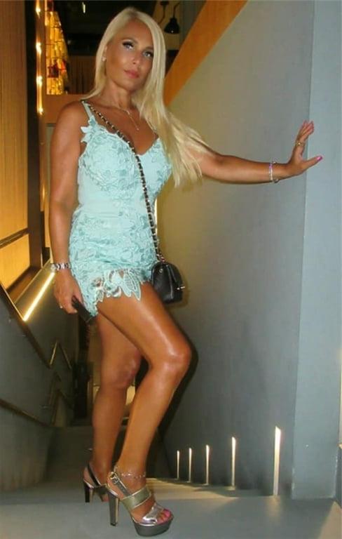 25P Italian blonde milf