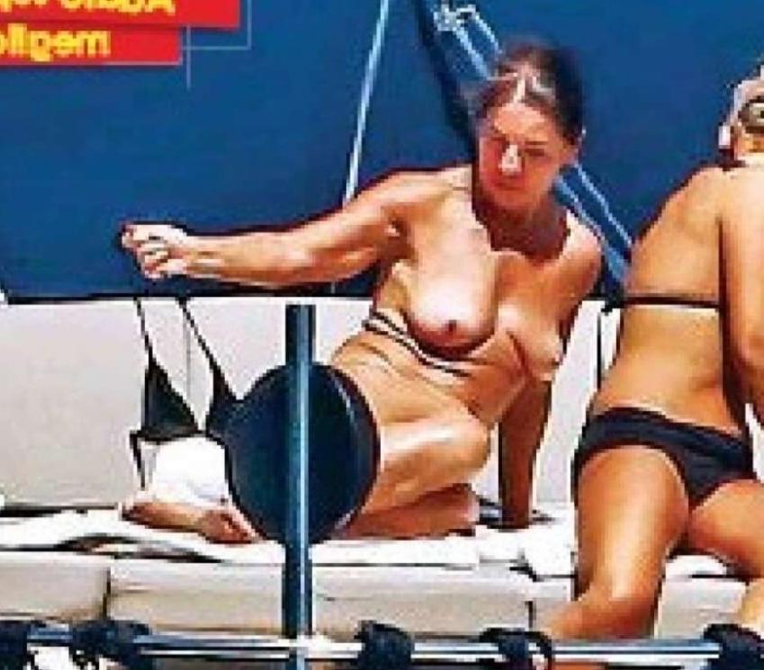 25P Italian topless 2020