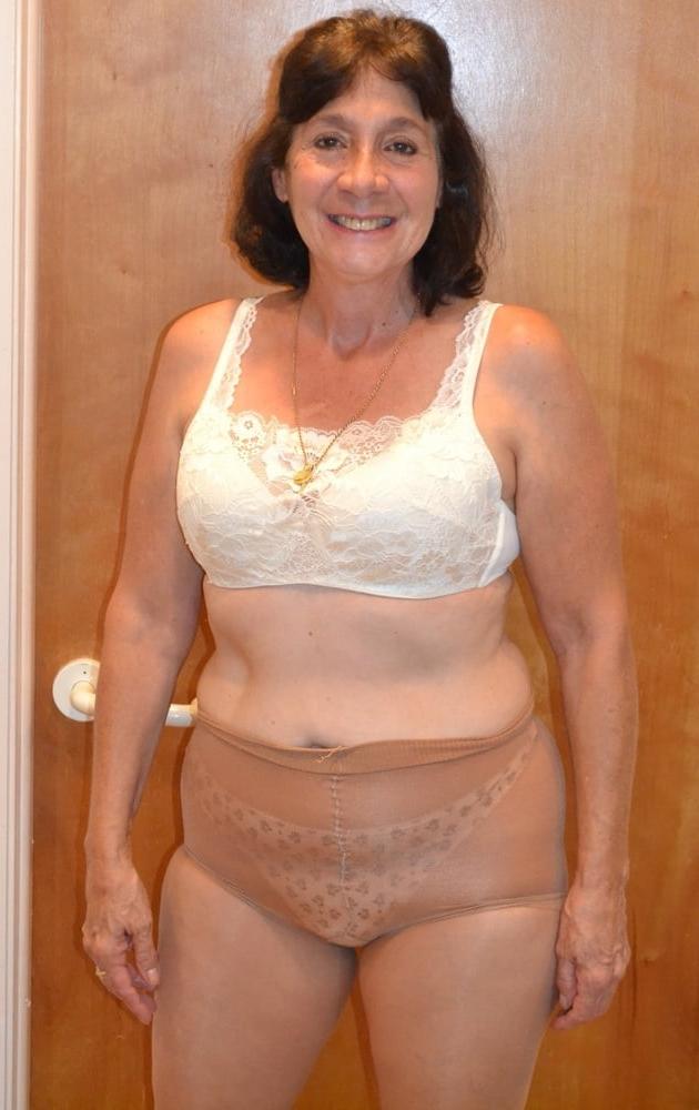 24P mature in pantyhose 49