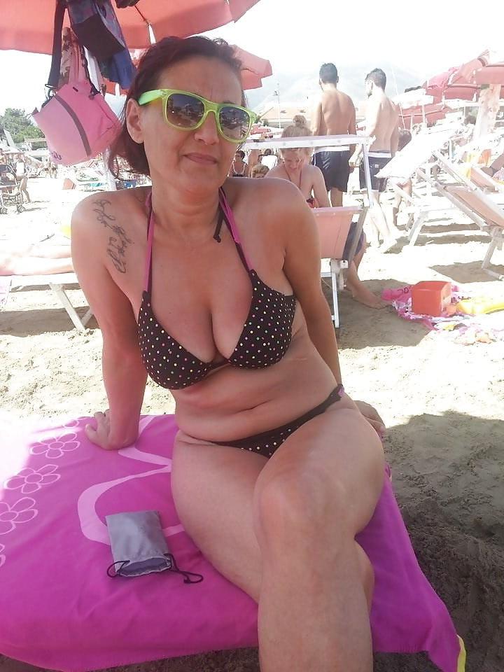 25P Italian sluts in bikini