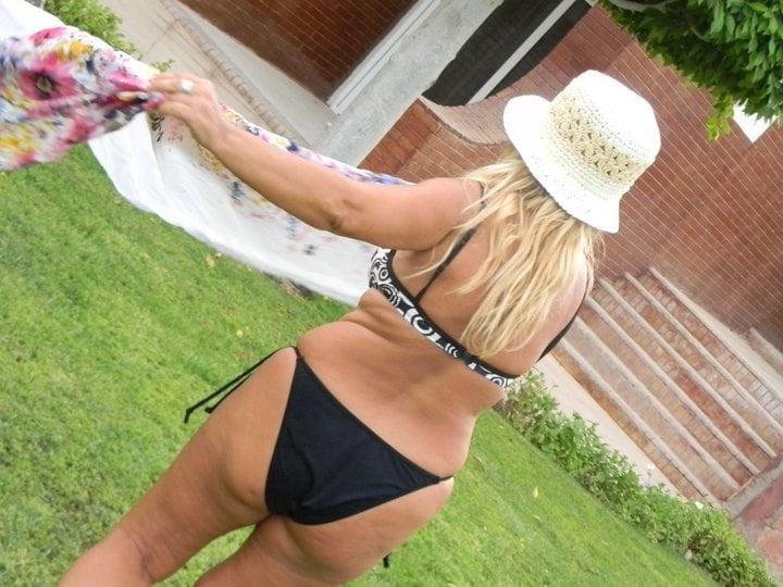 25P Italian sluts in bikini