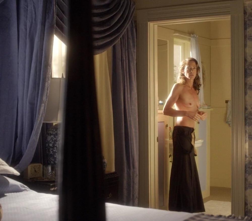 25P Celebrity Boobs - Allison Janney