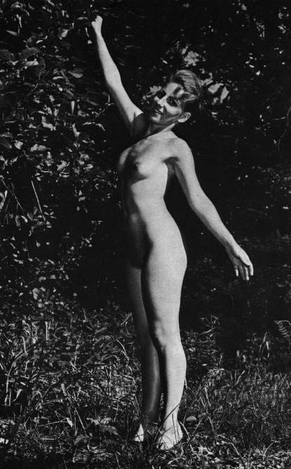 25P Naked people of vintage photos Vol. 18