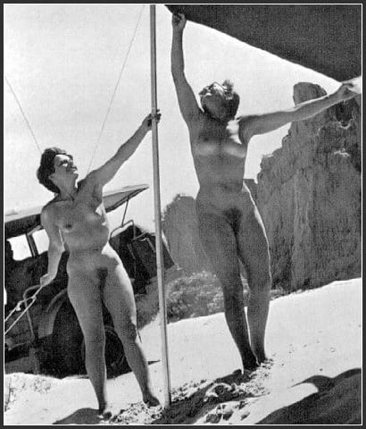 25P Naked people of vintage photos Vol. 18