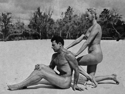 25P Naked people of vintage photos Vol. 18