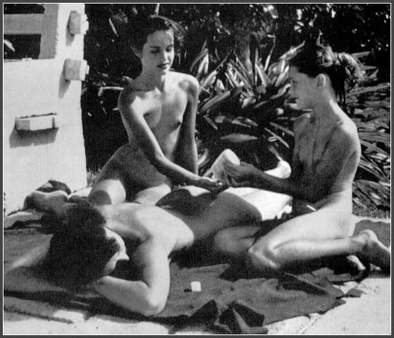25P Naked people of vintage photos Vol. 18