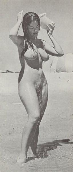 25P Naked people of vintage photos Vol. 17
