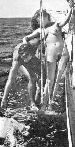 25P Naked people of vintage photos Vol. 17