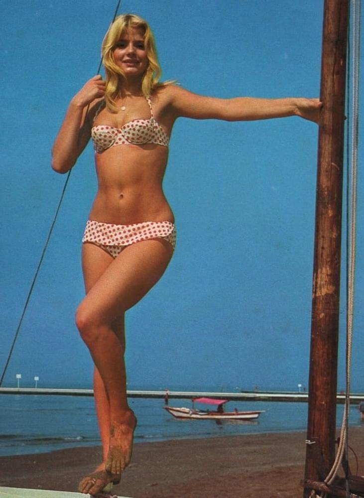 25P Ewa Aulin, vintage celebrity