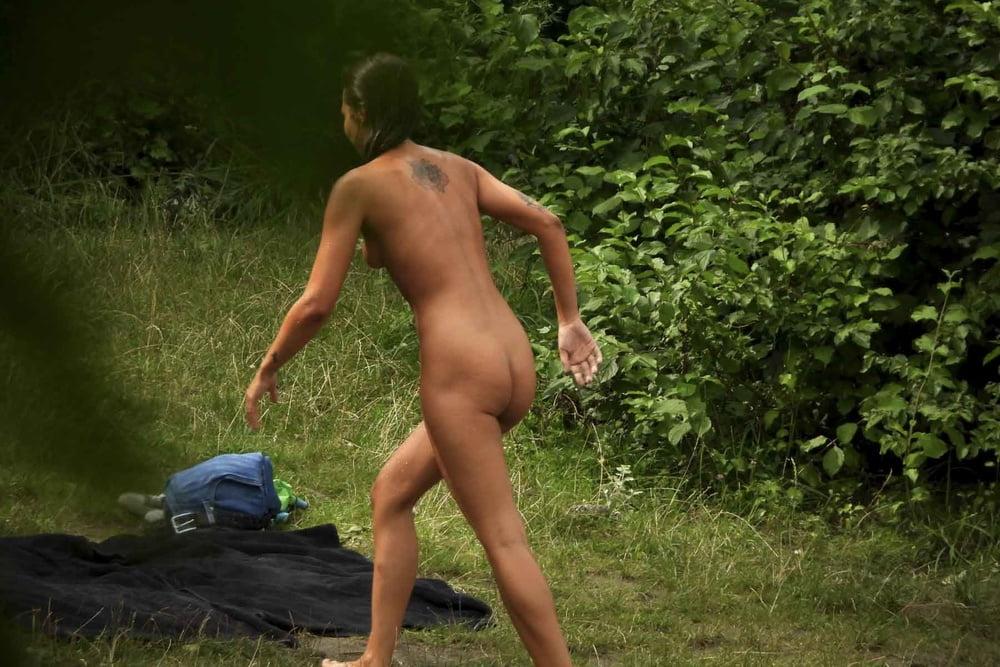 16P Exhibitionist brunette at the lake