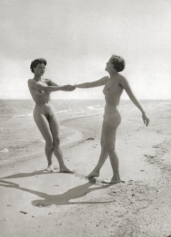 22P Naked people of vintage photos Vol. 15