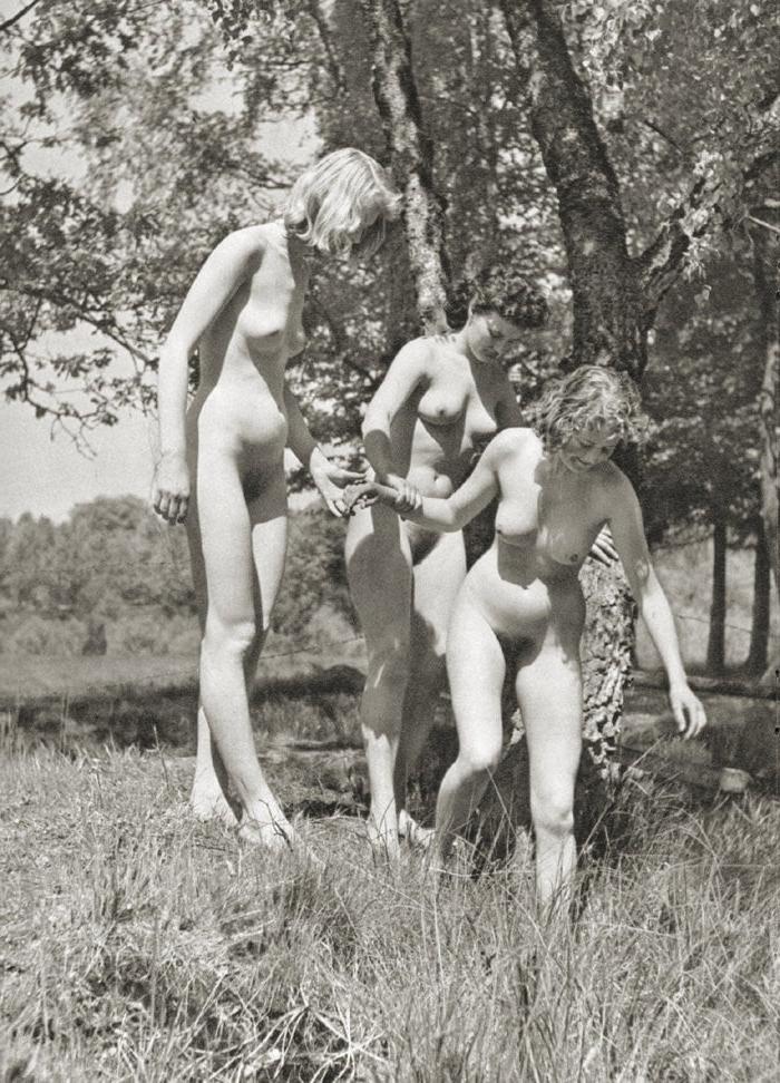 22P Naked people of vintage photos Vol. 14