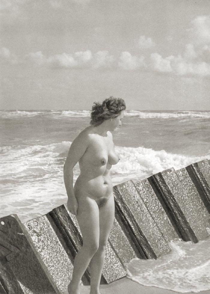 22P Naked people of vintage photos Vol. 14