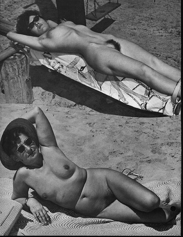 25P Naked people of vintage photos Vol. 16