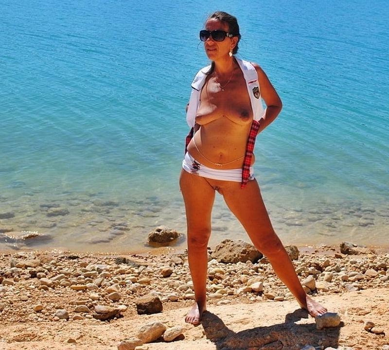 25P Swingers at the Beach #115