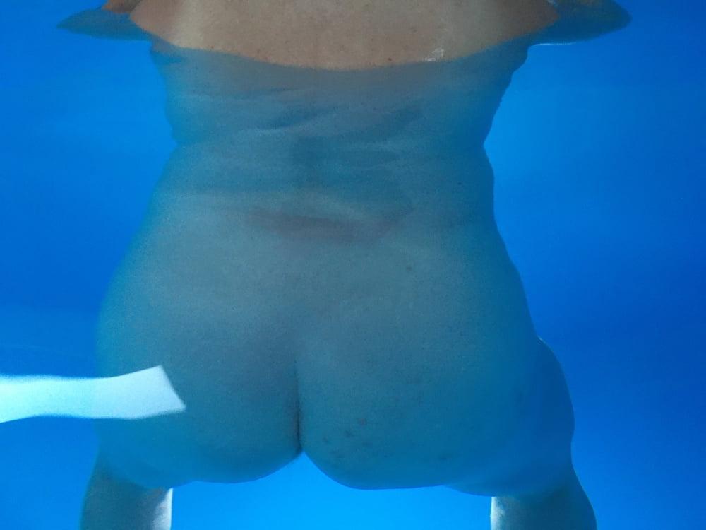 10P Im Pool im Urlaub.