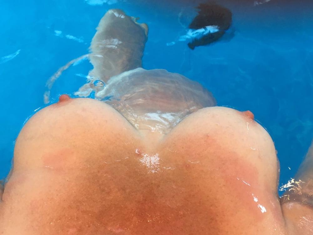 10P Im Pool im Urlaub.
