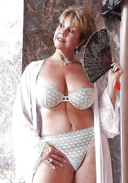 25P Hot GILF 24