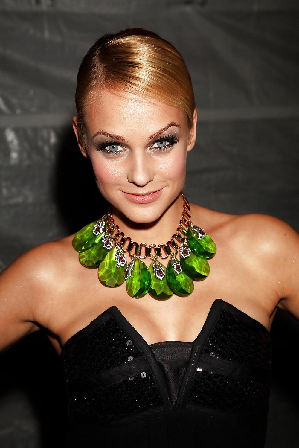 25P Mirjam Weichselbraun - So Cute And Sexy