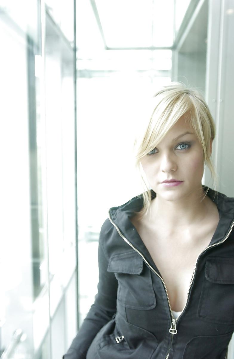 25P Mirjam Weichselbraun - So Cute And Sexy