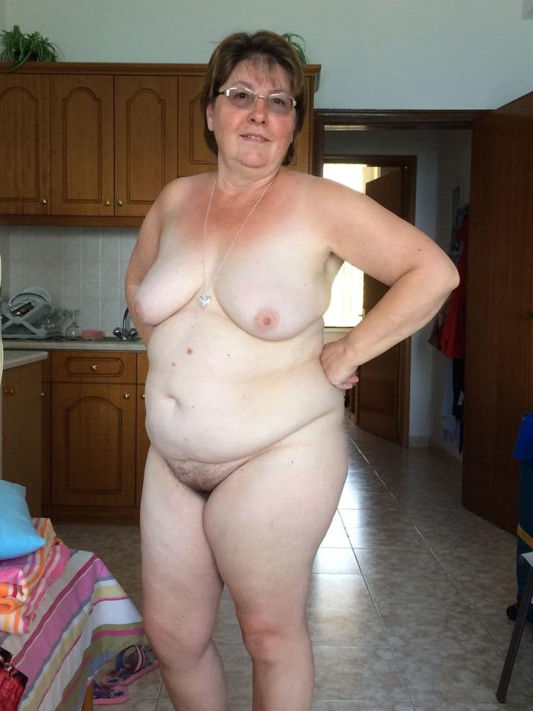 23P SUBURBAN LADIES 599