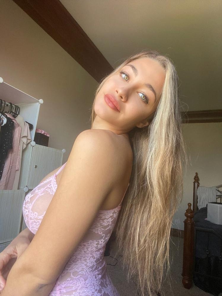 25P C3L1NA SMITH naked.. Busty big natural pierced nips