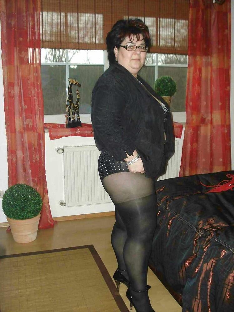 25P Mature brunette with big tits