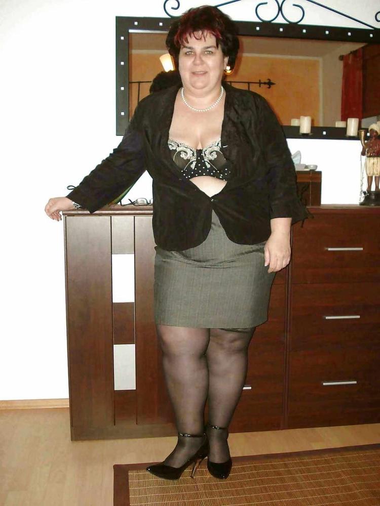 25P Mature brunette with big tits