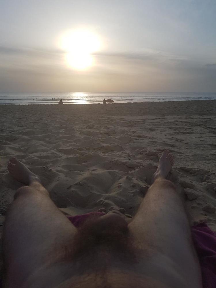 11P Nus sur la plage ...