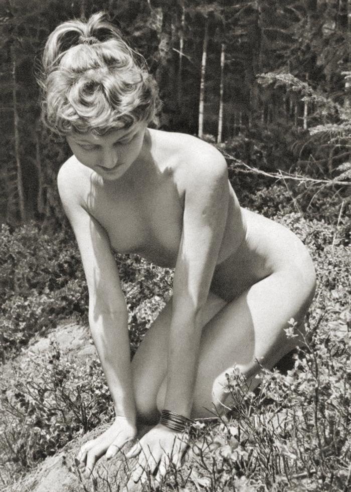 25P Naked people of vintage photos Vol. 12