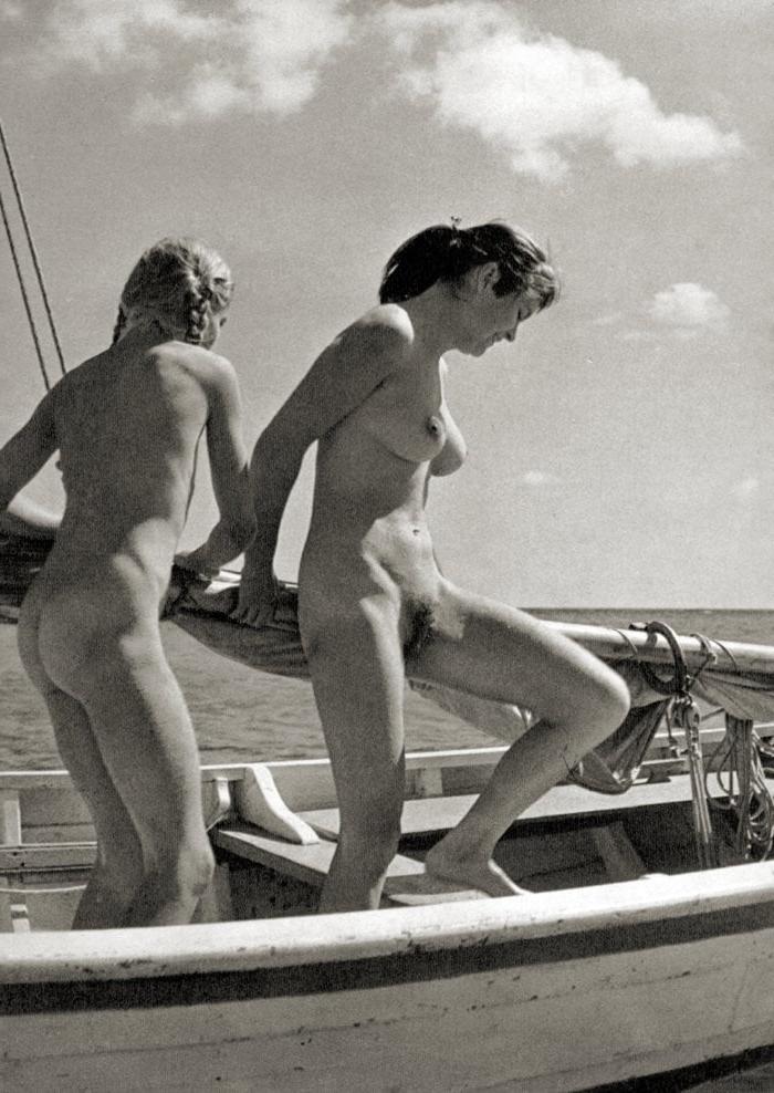 25P Naked people of vintage photos Vol. 12