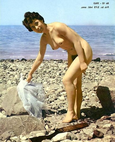 25P Naked people of vintage photos Vol. 13