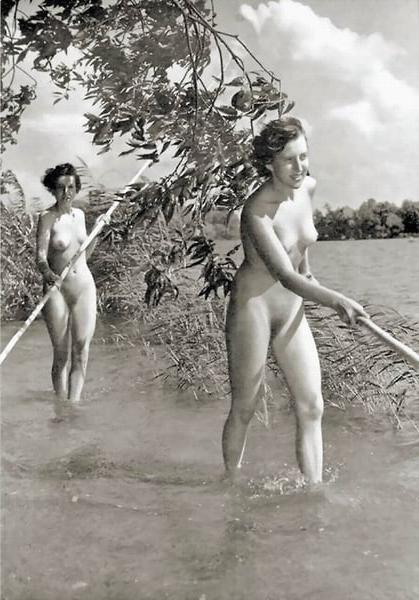 25P Naked people of vintage photos Vol. 13