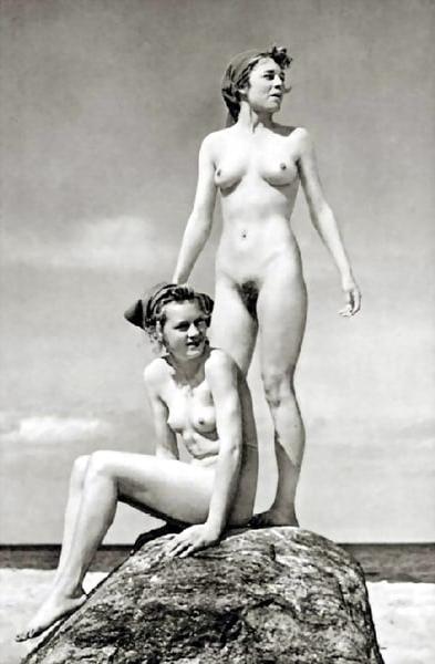25P Naked people of vintage photos Vol. 13