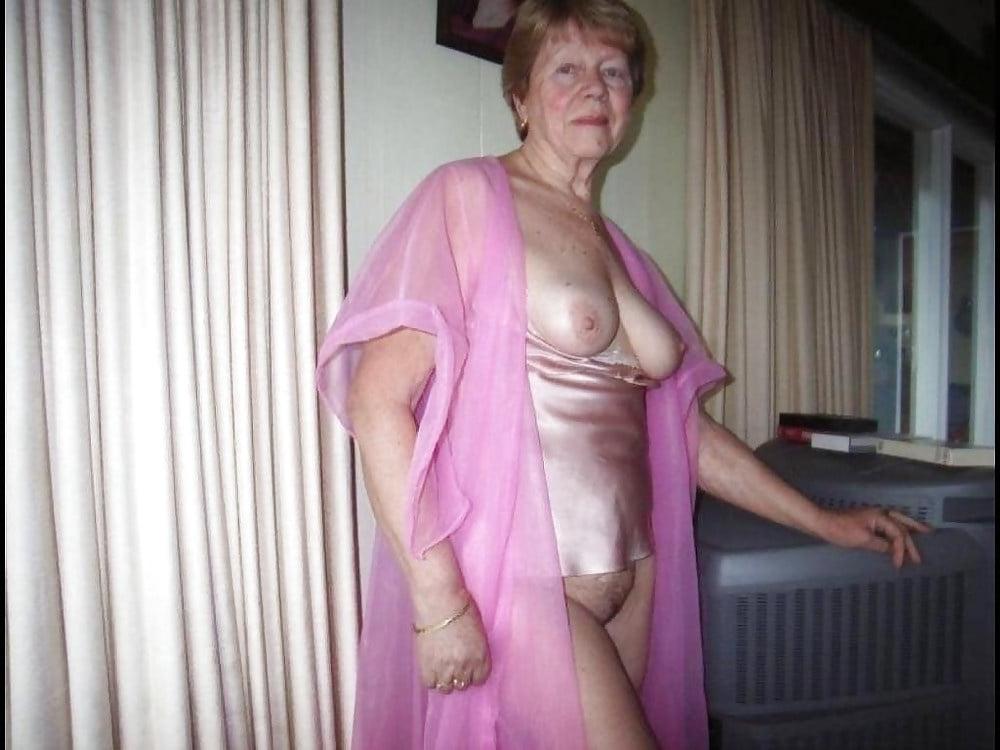 23P SUBURBAN LADIES 598