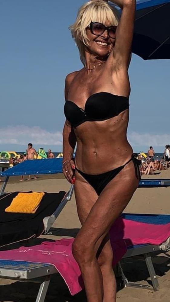 21P HOT ITALUAN GILF