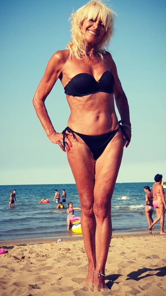 21P HOT ITALUAN GILF