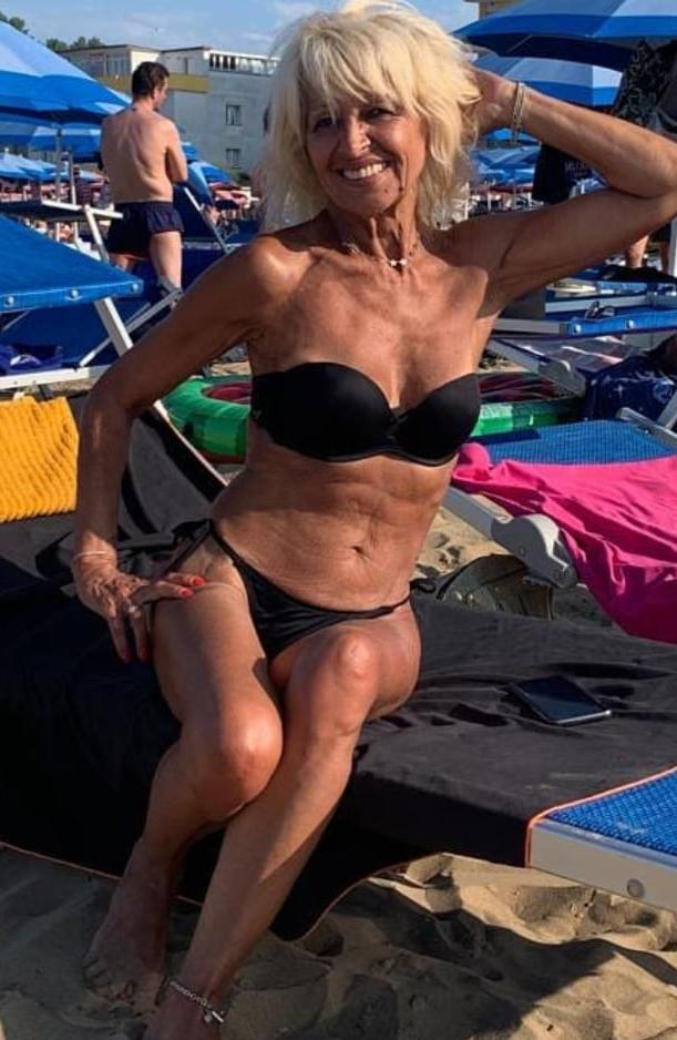 21P HOT ITALUAN GILF