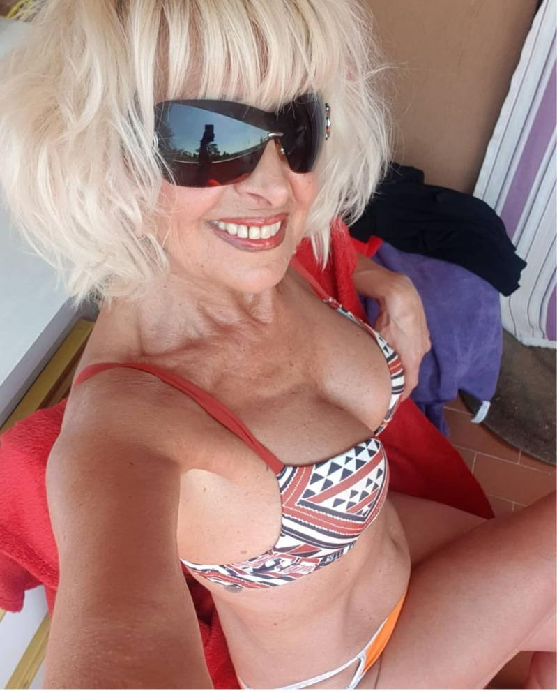 21P HOT ITALUAN GILF