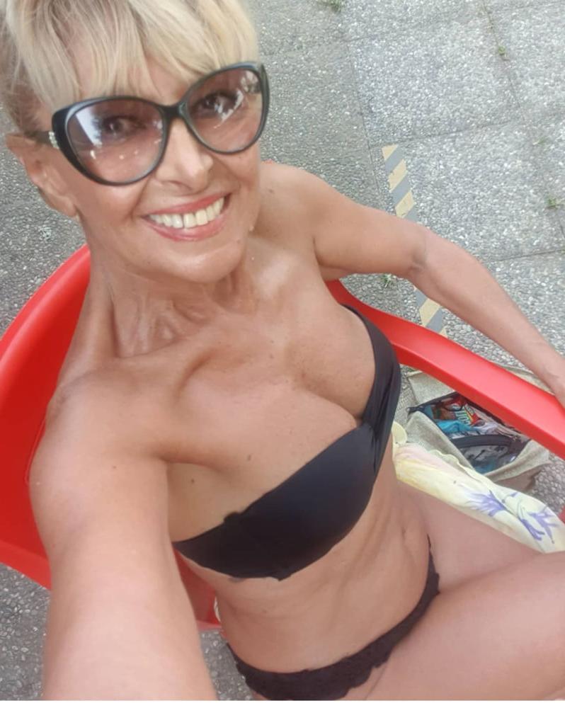 21P HOT ITALUAN GILF