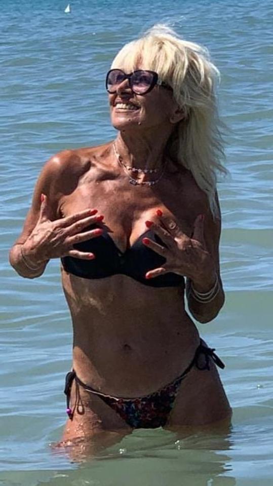 21P HOT ITALUAN GILF