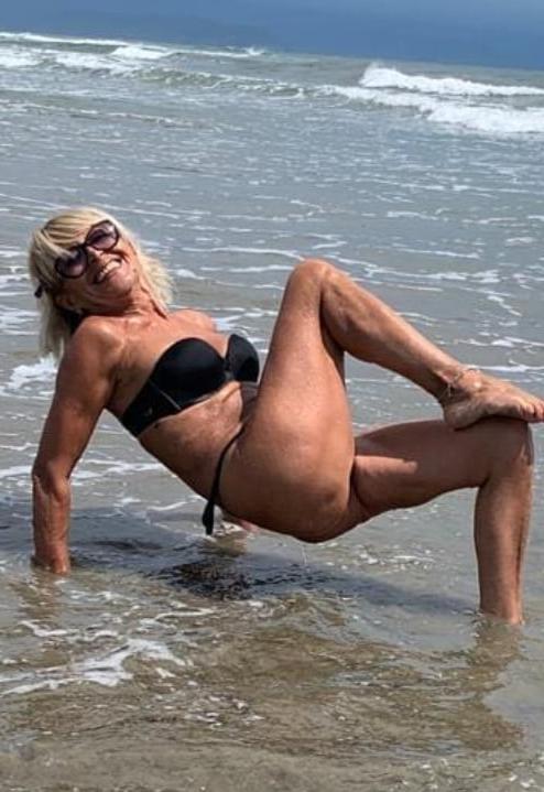 21P HOT ITALUAN GILF
