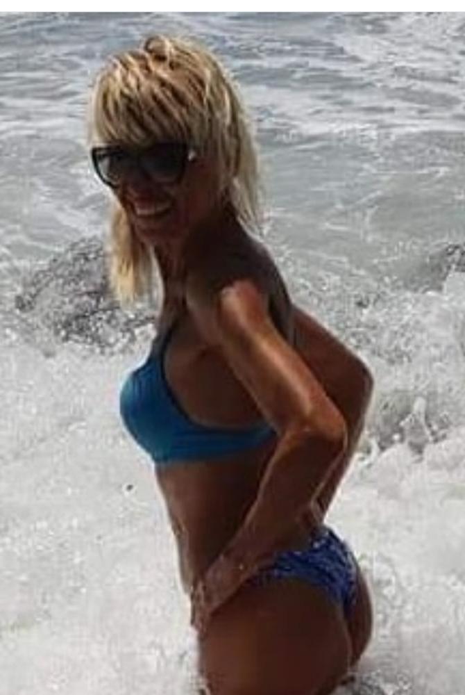 21P HOT ITALUAN GILF