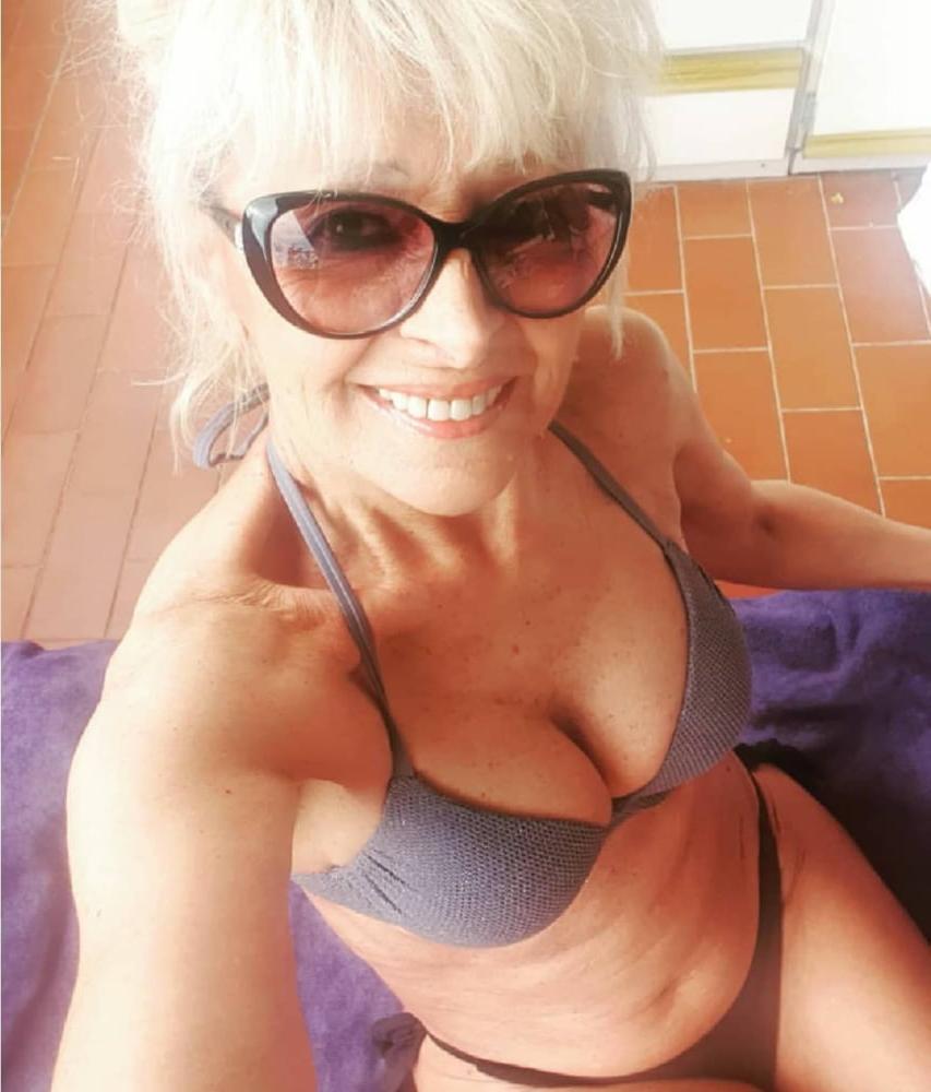 21P HOT ITALUAN GILF