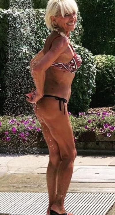 21P HOT ITALUAN GILF
