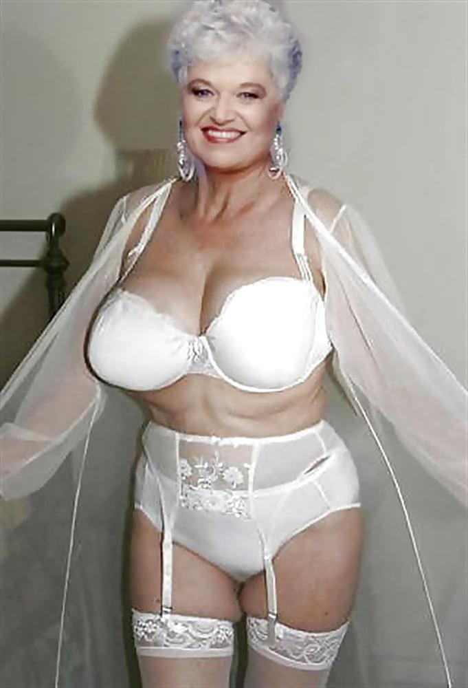 25P Hot GILF 23