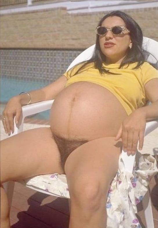 25P Vintage pregnant housewives