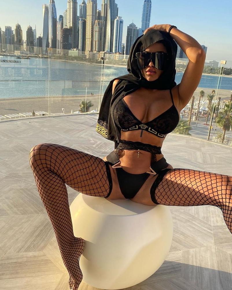 25P big bimbo tits